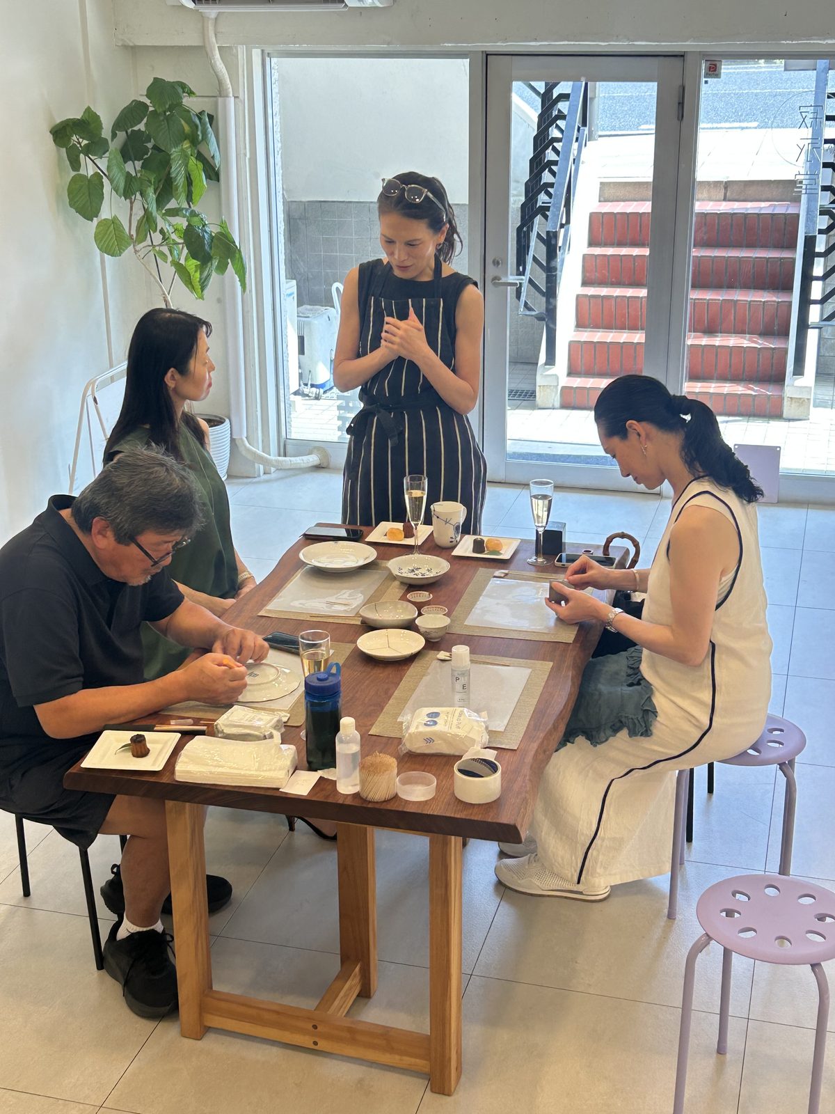 The afternoon table at the gallery