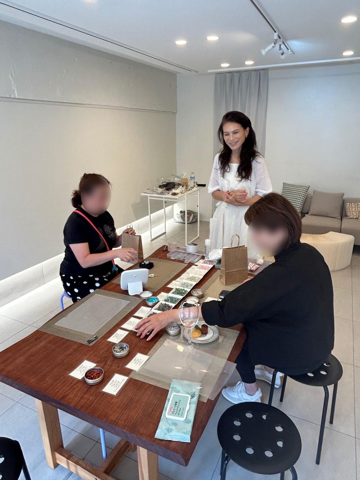Choosing stones at the long table
