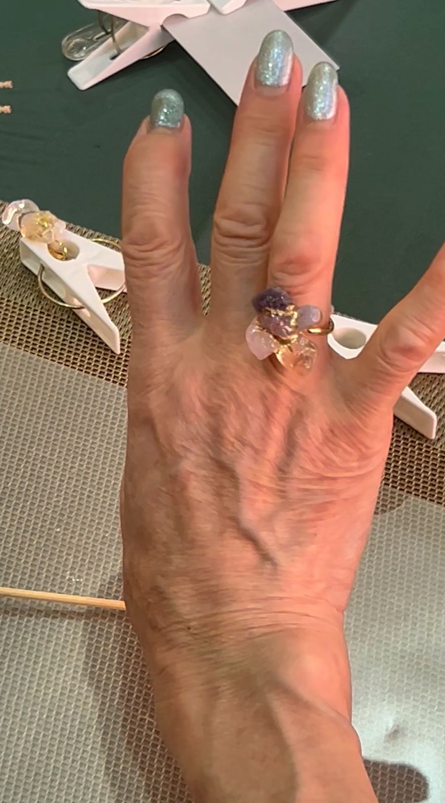 Setting the stone by hand
